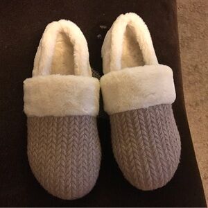 NWOT Vionic Endear Women's Cable Knit Faux Fur Trim Comfort Slipper